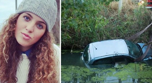 Latina, auto esce di strada e finisce nel canale: morta ragazza, ferita l'amica