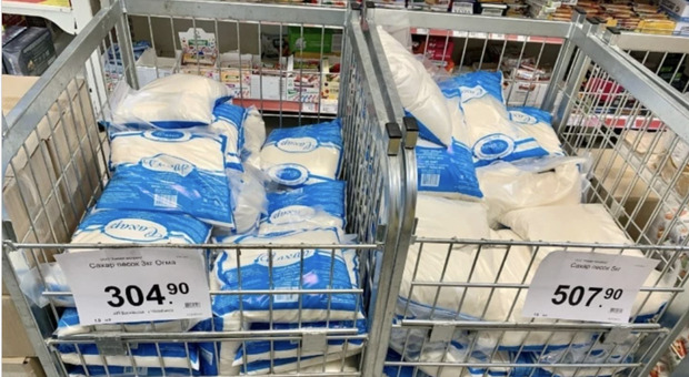 Russia, sanzioni e disagi: nei supermercati è «caccia allo zucchero»