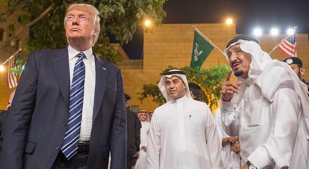 Trump, appello al mondo arabo: «Combattere l'estremismo islamico: è una lotta fra il bene e il male»
