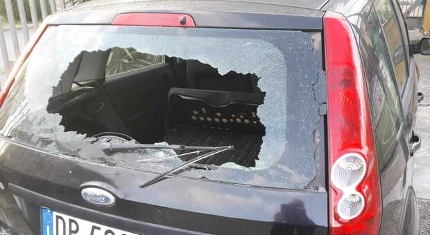 Civita Castellana, vandali in azione, danneggiata l'auto del parroco della parrocchia San Lorenzo