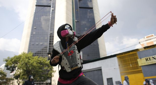 Venezuela, Caracas annuncia la sua uscita dall'Osa. Oltre 30 i morti nelle proteste