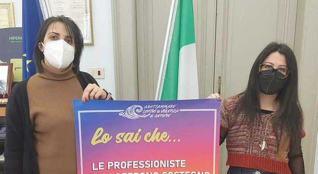 L’assessore alle pari opportunità Monica Pomili e la consigliera alle politiche giovanili Martina Sciarroni