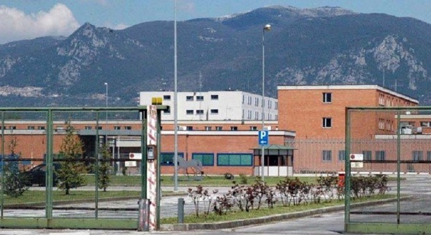 Carcere di Terni: agenti aggrediti e feriti da due detenuti