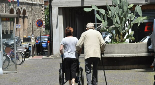Anziani, in Cdm il decreto sulla riforma dell'assistenza