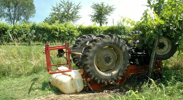 Campania, travolto dal suo trattore muore contadino a 82 anni