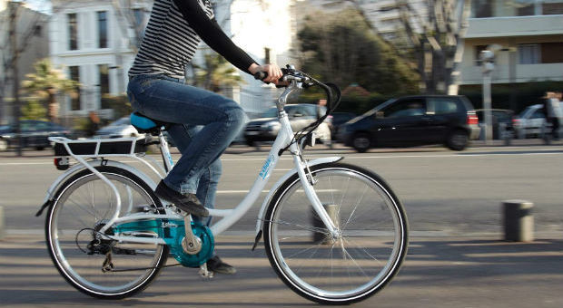 «Le bici elettriche sono come i ciclomotori»: multa e sequestro a un 14enne