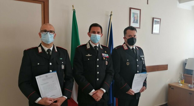 «Ho il terrore di essere intubato, la faccio finita»: salvato da due carabinieri eroi