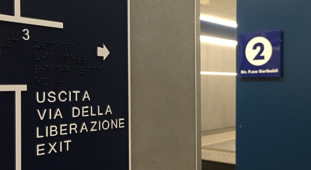 Il bug nella stazione metro di Bagnoli: «Le mappe in braille non sono corrette»