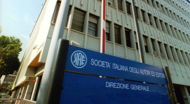 Roma, ex impiegato Siae arrestato per stalking: «Condotte persecutorie contro colleghi e condomini»