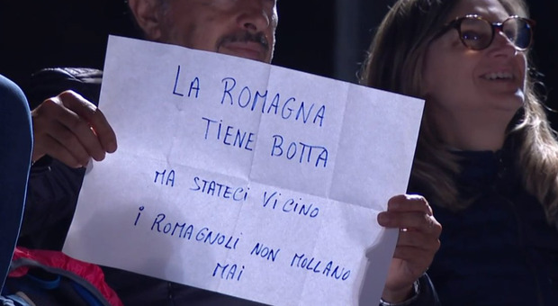 Alluvione Emilia Romagna, il messaggio in tribuna emoziona gli Internazionali