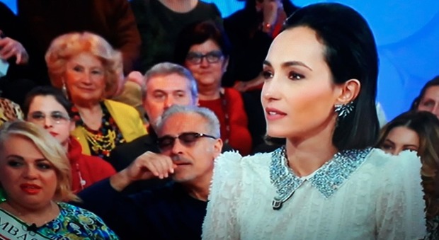 Caterina Balivo s'infuria a Vieni da me con un membro del pubblico in studio: «Non adesso...» (frame Rai)