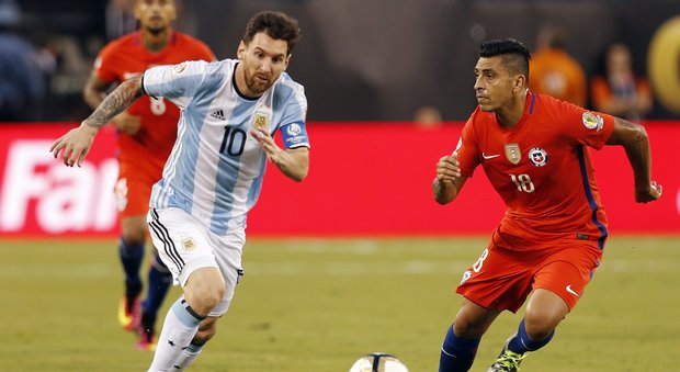 Argentina, Maradona: «Messi deve continuare a giocare con la Nazionale»