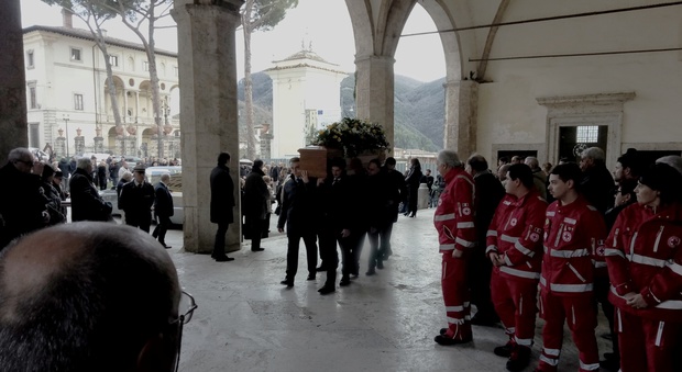 Rieti, folla di persone in cattedrale per i funerali di Alessandro Rinaldi