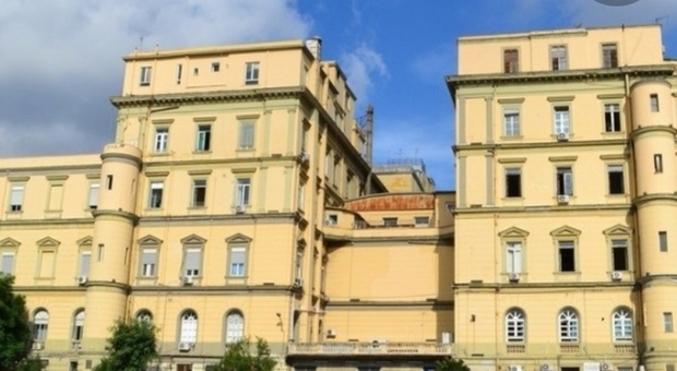 Napoli, all'ospedale «Luigi Vanvitelli» i primi interventi di scoliosi su pazienti in età pediatrica