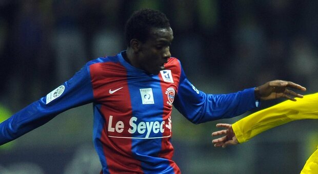 Christopher Maboulou morto d'infarto durante una partita, aveva 30 anni. Calcio francese sotto choc