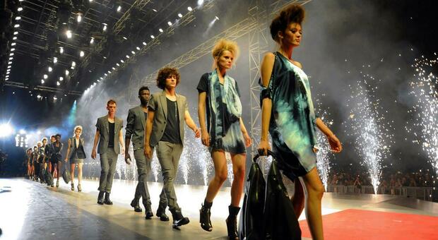 Milano, al via la fashion week: la moda donna sfila online