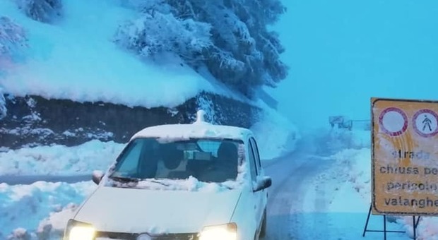 Segue il Gps, ma si ritrova bloccata in mezzo alla neve: soccorsa una donna