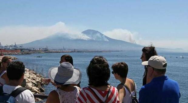 Turismo, a Napoli ripresa lenta. Gli albergatori: «Poca chiarezza sul Green pass»