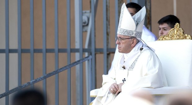 Il grido di Papa Francesco a Ostia: «Basta omertà e violenze: serve leglità»
