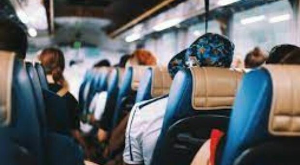 In bus dalla Puglia a Varese per un concorso: arriva tardi e le negano di partecipare