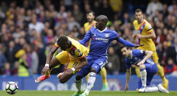 Premier League, sorpresa a Londra: il Chelsea cade in rimonta contro il Crystal Palace. Il derby è del Liverpool: 3-1 all'Everton