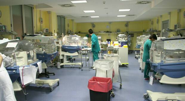 Una donna incinta con la polmonite ricoverata all'ospedale Salesi