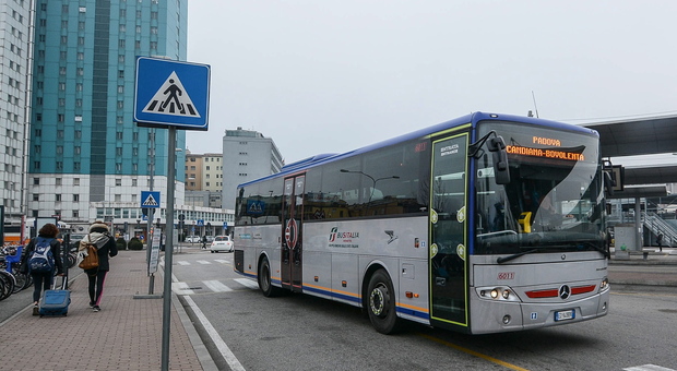 Busitalia, novità per i trasporti pubblici: riduzione delle corse, ma nuovi bus elettrici