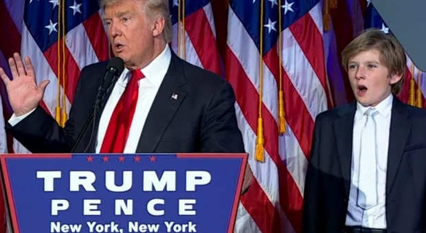 Trump, gli sbadigli di Barron: il primo first son dal 1963