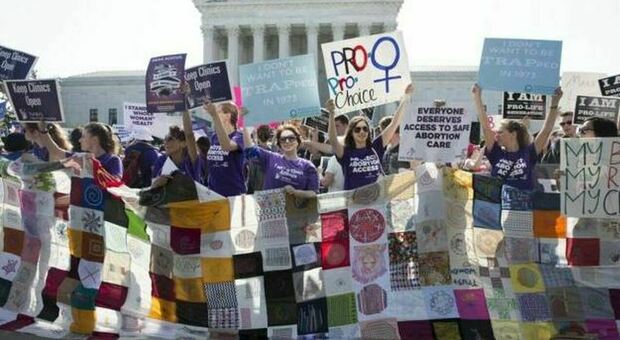 Usa, l'Oklahoma vieta l'aborto: pene fino a 10 anni per i medici. Diecimila dollari ai cittadini che denunciano interruzioni illegali