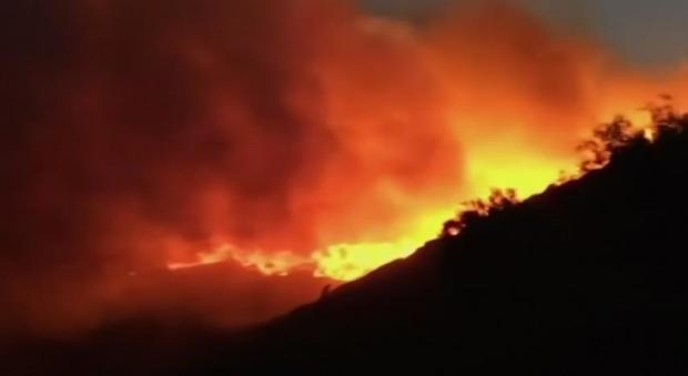 Vasto incendio in Costa Azzurra: evacuate diecimila persone
