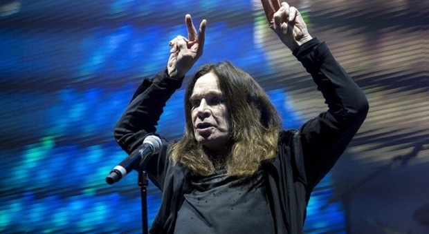 Ozzy Osbourne si ritira: «Un ultimo concerto e poi smetto. Mi restano 10 anni di vita» Il tumore alle vertebre e il Parkinson