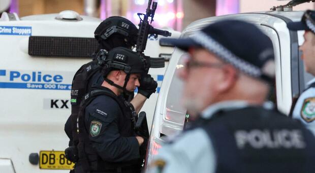 Sydney, attentato in un centro commerciale: sparatoria e accoltellamenti, ci sono morti