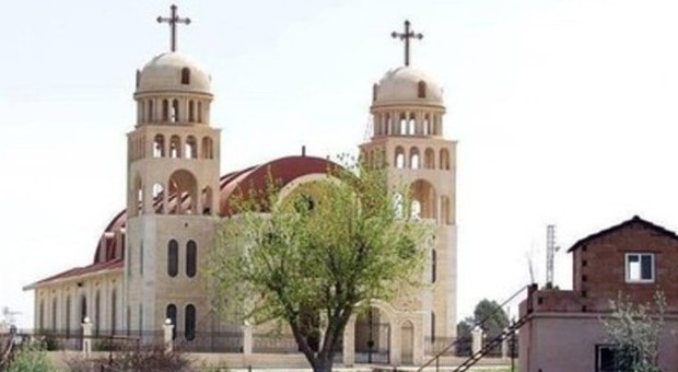 Siria, Isis decapita due palestinesi in un campo profughi e rade al suolo una chiesa cristiana