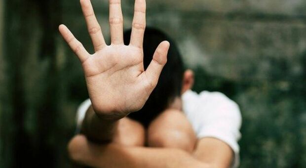 Napoli, violenza sessuale a Chiaia: «Ragazze, denunciate sempre»