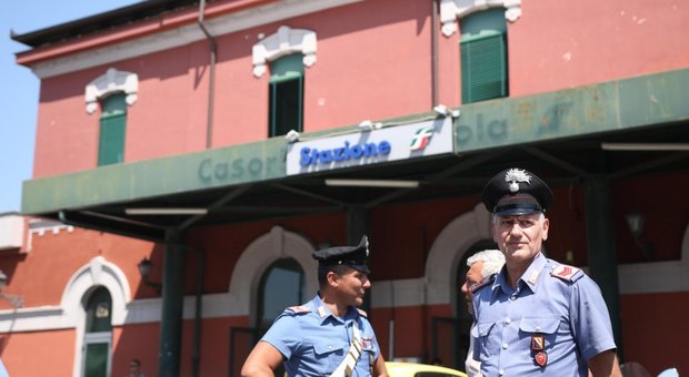 Non si fermano all'alt dei carabinieri, denunciati due giovanissimi nel Napoletano