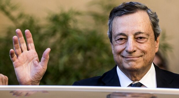 Mario Draghi fiducia Senato, il premier rientra a Palazzo Chigi. Il governo non ha i numeri. Lega e FI non votano M5S: «Togliamo il disturbo». Letta: «Un giorno di follia»