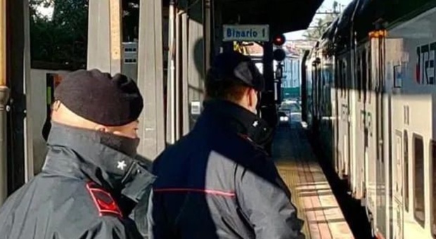 Violentate sul treno Milano-Varese, Google Maps scagionerebbe un aggressore: era al bar