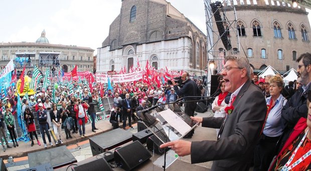 Primo maggio, i sindacati: «Diritti e tutele per i lavoratori». In piazza anche i riders