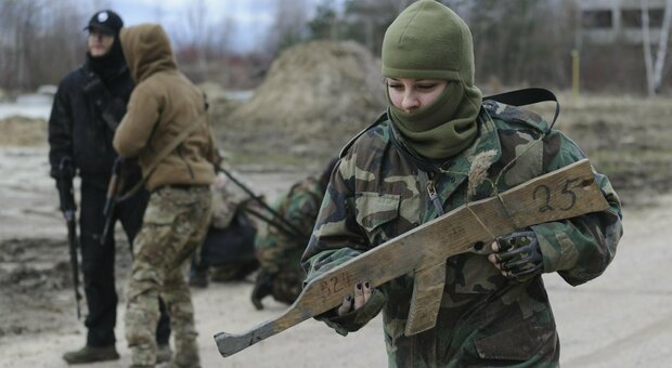 Ucraina senza truppe, Zelensky cerca soldati (ma i giovani emigrano)