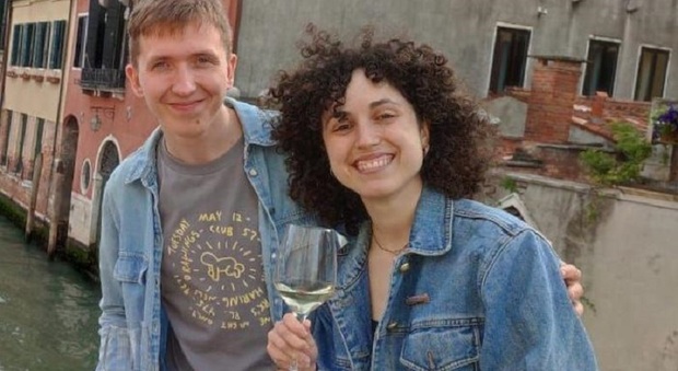 Giovani, laureati, con un lavoro, ma per Sarah e Pavel trovare casa a Venezia è impossibile
