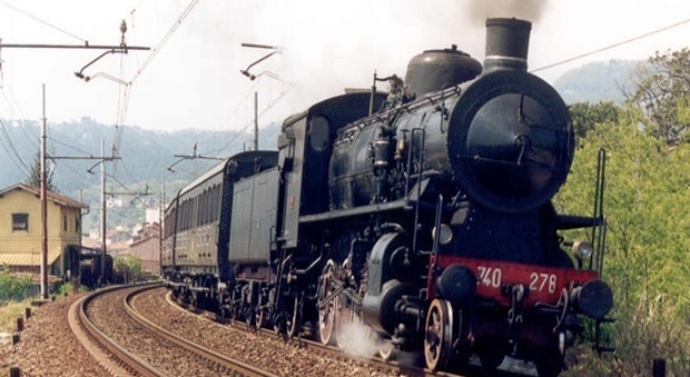 Il treno a vapore lungo la linea storica Napoli, Pietralcina, Bosco Redole