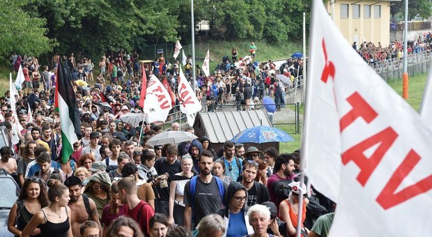 immagine No Tav, al via la marcia: «Non accettiamo intimidazioni»
