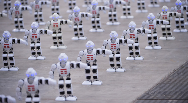 Sanremo, 1.372 robot ballano insieme: Tim entra nel Guinness dei Primati