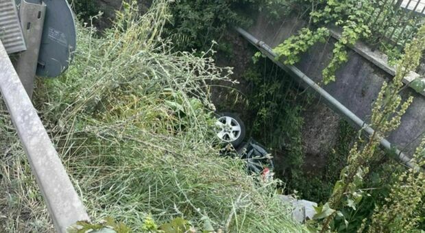 Incidente stradale a Pavia: auto nel canale, morte due donne