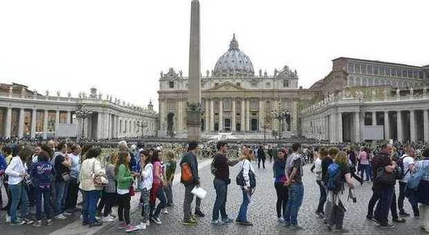 A San Pietro 90 paesi da tutto il mondo, 24 capi di Stato e un milione di pellegrini