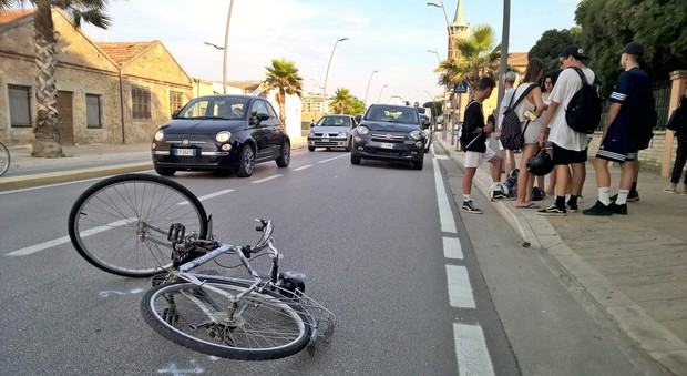 La bici dopo l'incidente (Foto Cognigni)