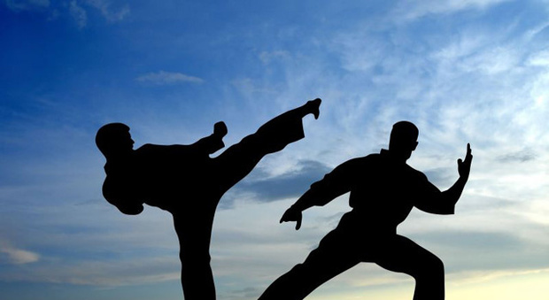 Civitanova, imprenditori cinesi si sfidano a colpi di kung fu: entrambi all'ospedale