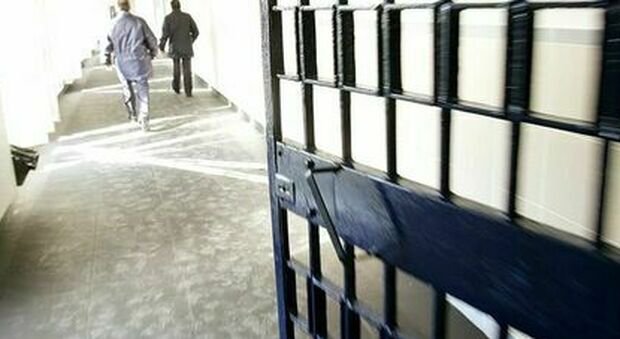 Carceri, due episodi di aggressione a poliziotti ad Aversa e Benvento