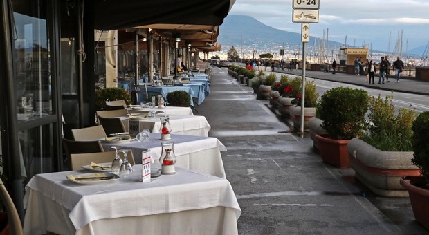 Napoli, l'angoscia dei ristoratori in attesa dei nuovi provvedimenti: «I clienti sono già spariti»