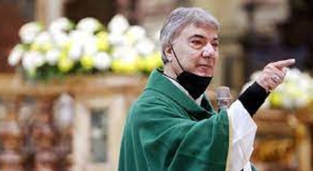 Napoli, l'arcivescovo Battaglia è di nuovo positivo al Covid: cancellati tutti gli impegni